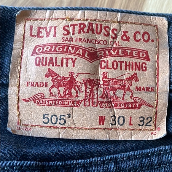 Levis - Picture 2 of 2